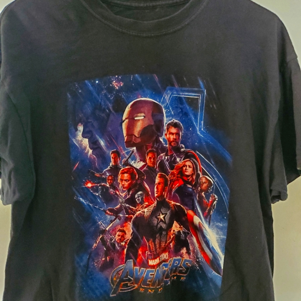 Avengers Endgame T-shirt size Large